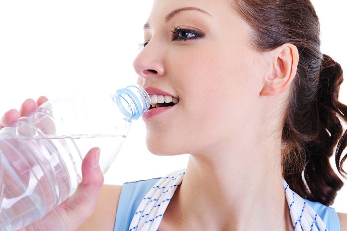 お水には新陳代謝をアップさせダイエット効果！？♡美容効果や便秘解消にも！